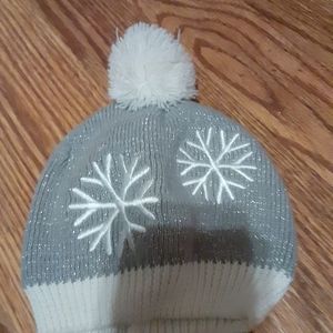 Baby girls 6 to 12 months  So Dorable grey snowflake hat